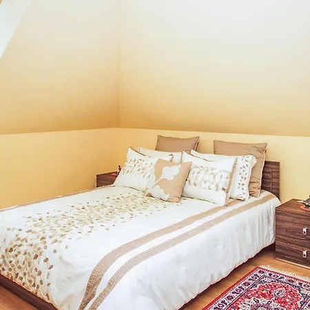 22 With Hot Tub Пиш